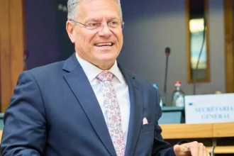Šefčovič: Bez zníženia dovozu ocele o polovicu hrozí zatváranie pecí