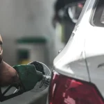 Slovenská vláda bude opäť regulovať ceny palív a zavedie aj mimoriadnu daň.