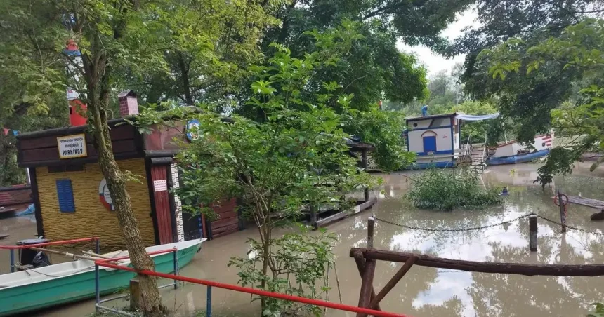 Slovensko-maďarské cvičenie záchranárov pred povodňami