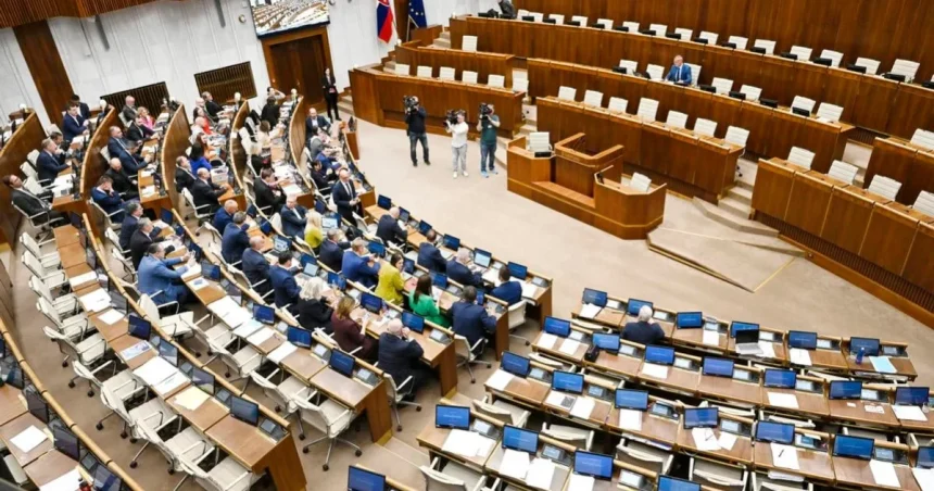 Slovensko zaostáva v zavádzaní smerníc EÚ do zákonov