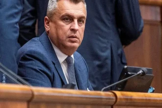 SNS sa dohodla s huliakovcami, prejsť by malo aj zrušenie voľby poštou