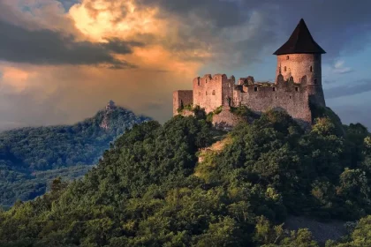 Sopečný skvost na hranici získa lákavé novinky. Dotknú sa aj vyhľadávaného hradu
