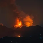 Sopka Etna opäť narušila leteckú dopravu na Sicílii