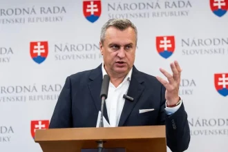 Späťvzatie návrhu na odvolanie Tarabu je podľa SNS porušením koaličnej zmluvy