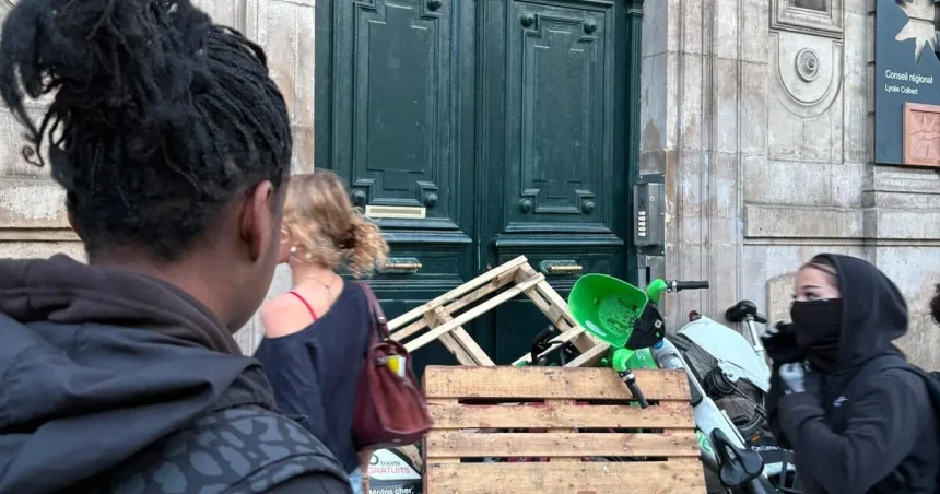 Študenti stredných škôl vo Francúzsku protestujú proti reforme