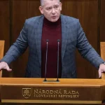 Štyria opoziční poslanci sa majú ospravedlniť za výroky v pléne, rozhodol výbor