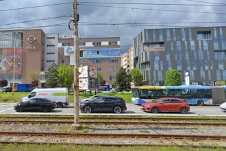 Sú leniví a ráno je zima? Parkovací trik oceliarov nahneval majiteľov košického hotela