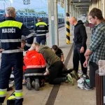Svedok opísal boj o život muža na stanici v Teplej, po pol hodine ho oživili