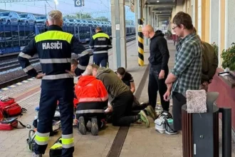 Svedok opísal boj o život muža na stanici v Teplej, po pol hodine ho oživili