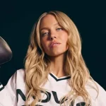 Sydney Sweeney čelí kritike za lacnú reklamu s nahou scénou na koši