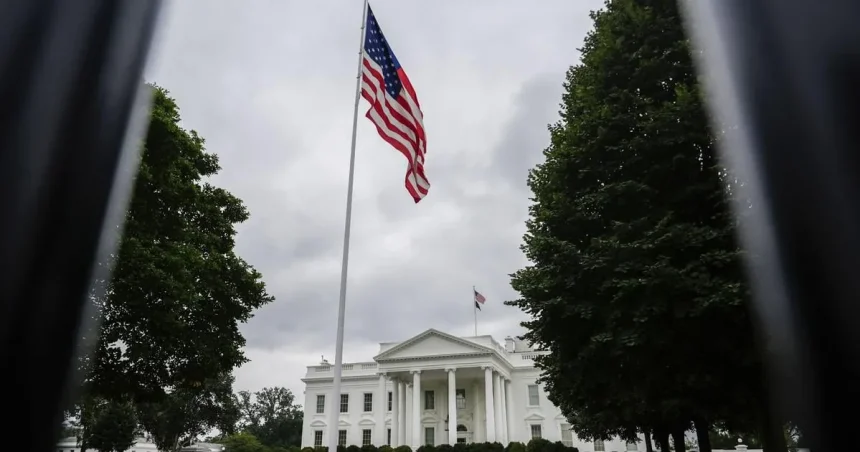 Trump naznačil, že namiesto tlačovej miestnosti Bieleho domu by mohol byť bazén
