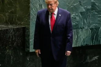 Trump sa rozhoduje medzi dohodou s Iránom a jeho zničením