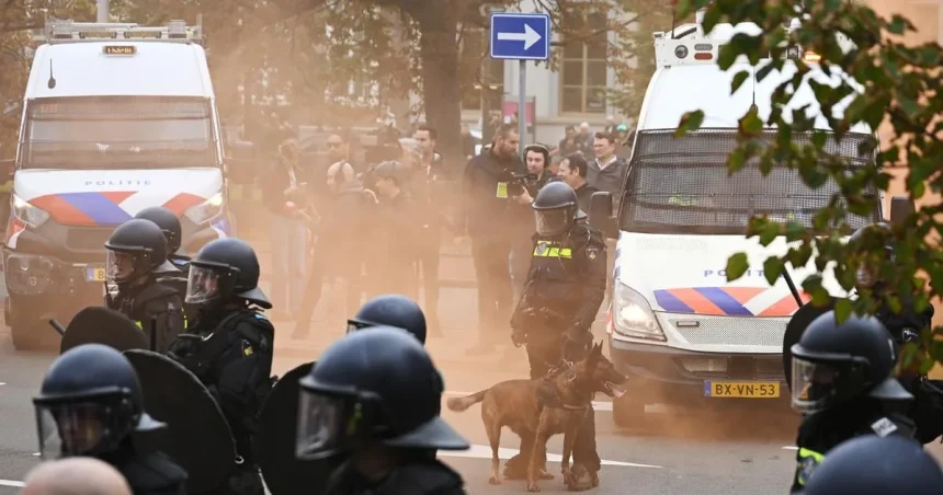 V Haagu sa polícia dostala do stretu s protestujúcimi