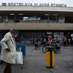 Vo vlaku kadečo striedavo nefungovalo, cestujúci boli bez informácií