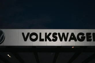 Volkswagen jednostranne vypovedal platné tarifné dohody