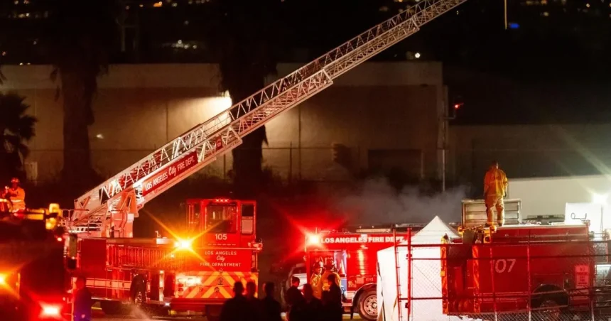 Vrtuľník sa zrútil na predmestí Los Angeles