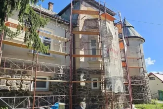 Zámok Klubu dôchodcov v Handlovej prechádza opravou, hotovo má byť do konca októbra