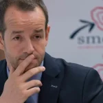 Zo Smeru si požičal milióny majiteľ Zoznamu. Teraz naňho poslal exekútora