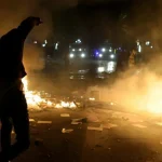 Albánske protesty: horia autá aj budovy, polícia dostáva špeciálne odmeny