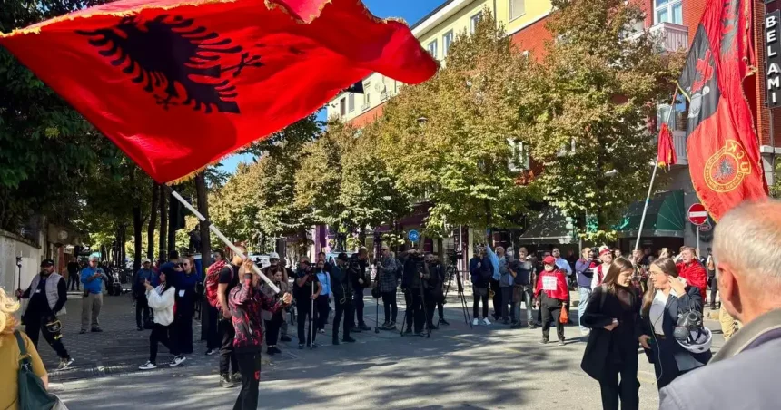 Albánske protesty prerastajú do násilnej študentskej revolty