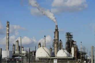 Americké ropné rafinérie pracujú najintenzívnejšie za 28 rokov