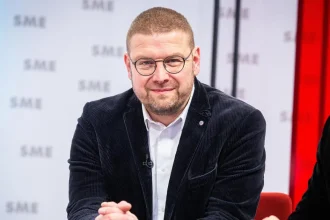 Bežec sa stal hrdinom, vytiahol z vody dvoch policajtov