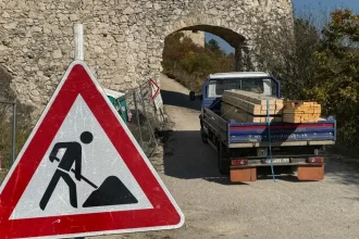 Čachtický hrad zatvorený na mesiace: turistov nahradili archeológovia a robotníci