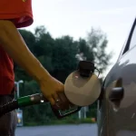 Ceny pohonných hmôt v Českej republike zostávajú na vysokej úrovni
