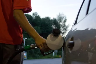 Ceny pohonných hmôt v Českej republike zostávajú na vysokej úrovni