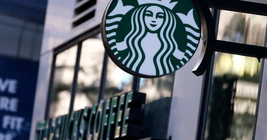 Čína obvinila americký kongresový výbor zo lží o Starbucks v Sin-ťiangu