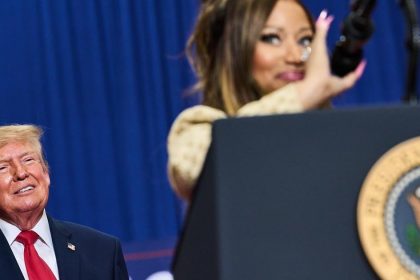 Ďalšie Epsteinove dokumenty obsahujú obvinenie Trumpa zo znásilnenia bývalou miss