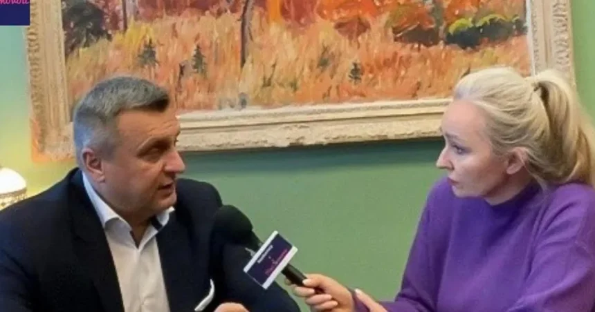 Danko prezradil, že SNS platila Mimi Šramovú. Sťažuje sa na úplatnú dezinfoscénu
