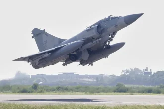 Dvaja členovia posádky bojového lietadla Mirage zomreli