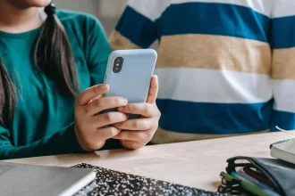 Eurokomisia neodporúča členským štátom zakazovať deťom sociálne siete