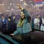 Ficova podpora nepomohla. Vučićovu stranu po 14 rokoch porazili nahnevaní študenti