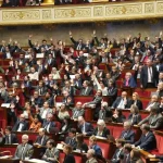 Francúzska vláda chce v roku 2027 škrtmi a úpravou daní usporiť 43 miliárd eur