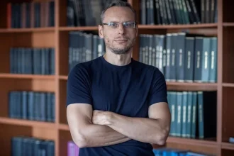 Historik Baka spochybňuje vykreslenie vzťahu Goliana a Husáka v novom filme