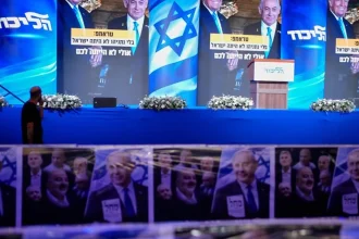Izraelské voľby podľa exit pollov: vyhrá opozícia, Likud má najviac mandátov