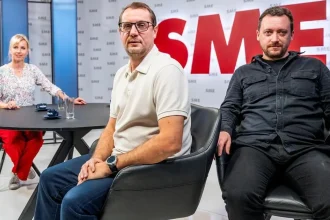 Komentátori: Fico sa strápnil u kamaráta v Srbsku, opozícia si vystačila s hanbou doma