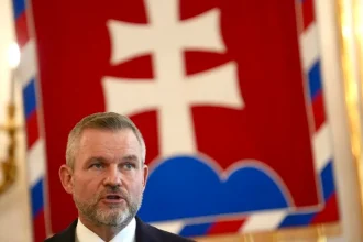 Kuffu nevymenuje, dôvodom je stíhanie súvisiace s jeho prácou