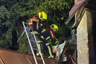 Na Fačkovskom sedle zhorela chata, hasiči zasahovali z dvoch okresov