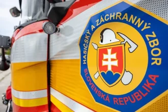 Na horskom priechode Dargov horí kamión, polícia varuje pred kolónami