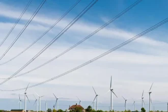 Na trhu s elektrinou sa menia pravidlá, zarábať sa dá aj jej vypnutím v správnej sekunde