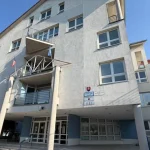 Na úrade zaviedli núdzové tlačidlá pre útoky a výhražné listy