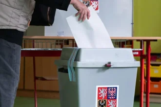 Opozícia si udrží väčšinu v českom Senáte, posilnili nezávislí a STAN