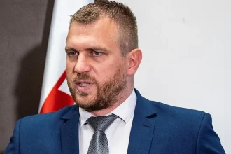 Opozičná strana SaS vyzýva koaličnú SNS, aby konala zodpovedne