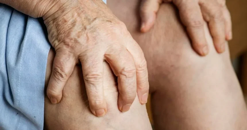 Osteoporóza sa môže dlho vyvíjať bez príznakov.