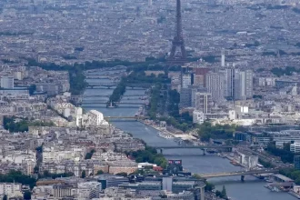 Paríž v dôsledku protestov uzavrel svoje múzeá