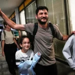 Pilotovi spútali ruky káblami od slúchadiel. Hrdinstvo cestujúcich ocenil aj Trump