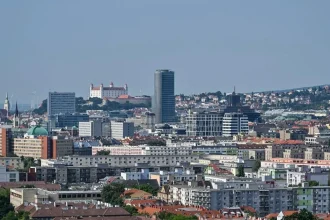 Plat primátora: zákonný základ a tisíce eur navyše od poslancov